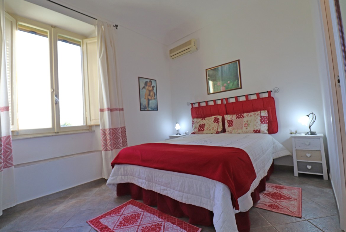 Mongiardino-monolocale-la-maddalena-immobiliare-murphy-camera