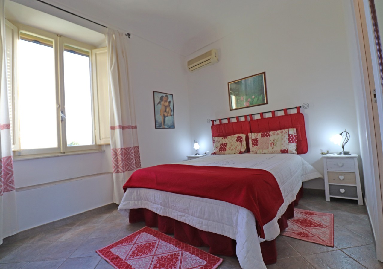 Mongiardino-monolocale-la-maddalena-immobiliare-murphy-camera