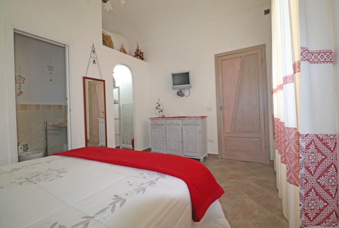 Mongiardino-monolocale-la-maddalena-immobiliare-murphy-camera