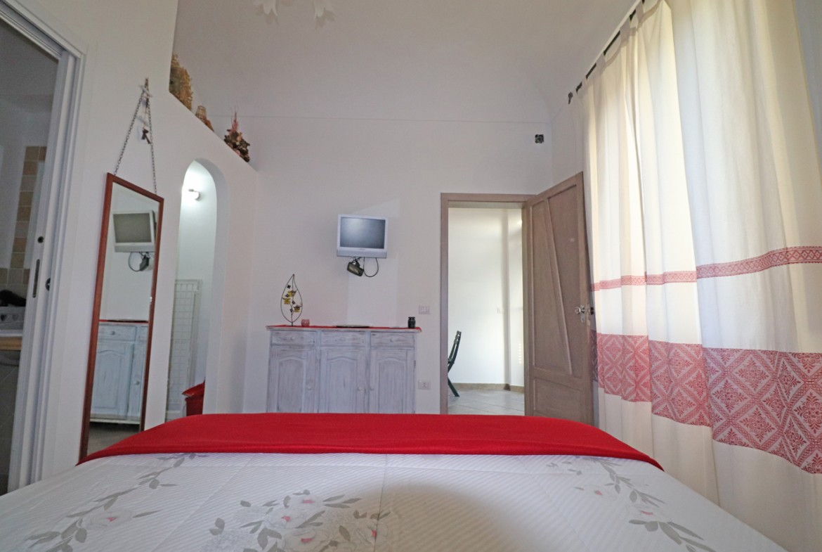 Mongiardino-monolocale-la-maddalena-immobiliare-murphy-camera