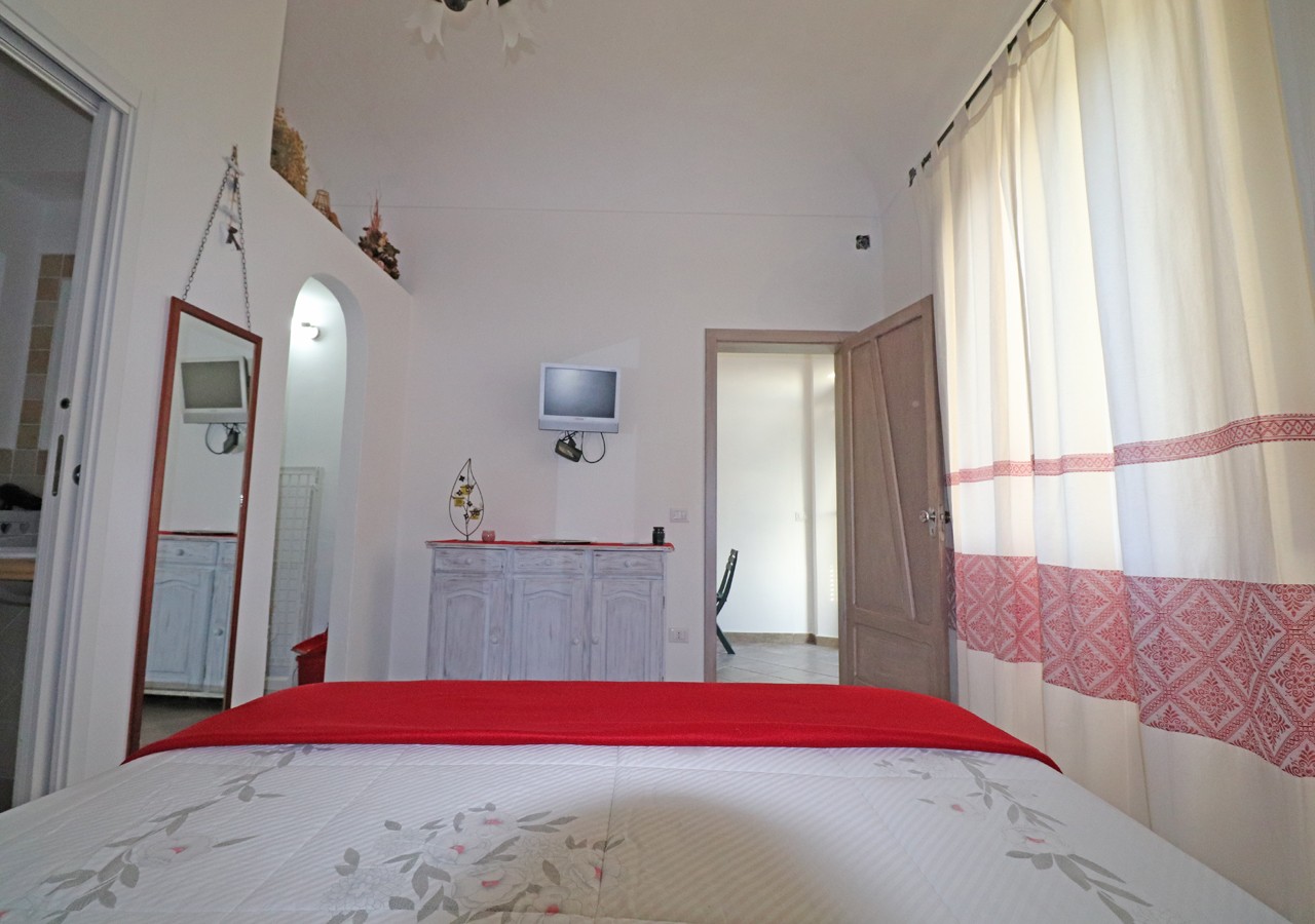 Mongiardino-monolocale-la-maddalena-immobiliare-murphy-camera