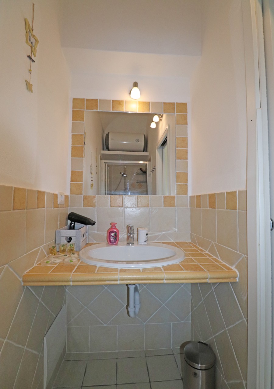 Mongiardino-monolocale-la-maddalena-immobiliare-murphy-bagno