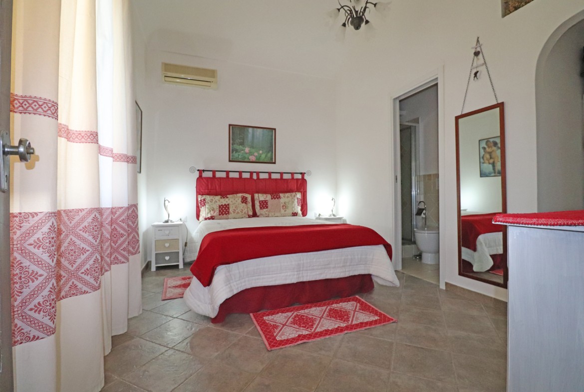 Mongiardino-monolocale-la-maddalena-immobiliare-murphy-camera