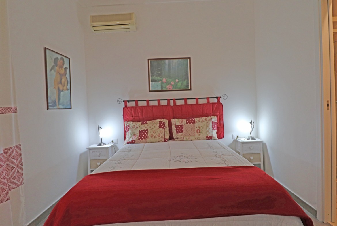 Mongiardino-monolocale-la-maddalena-immobiliare-murphy-camera