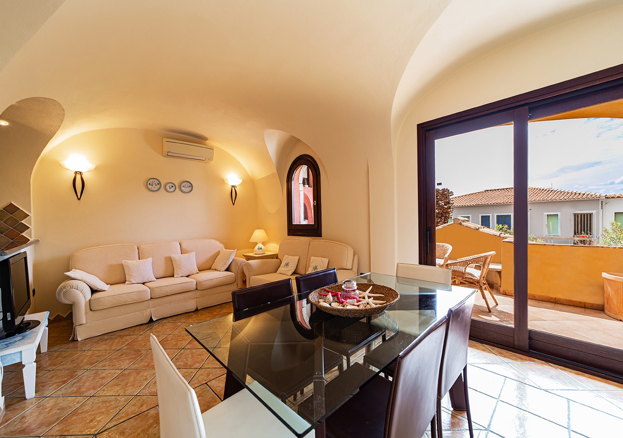40-la-maddalena-affitto-immobiliare-murphy-le-pergole-02-soggiorno