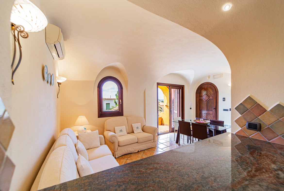 50-la-maddalena-affitto-immobiliare-murphy-le-pergole-02-soggiorno