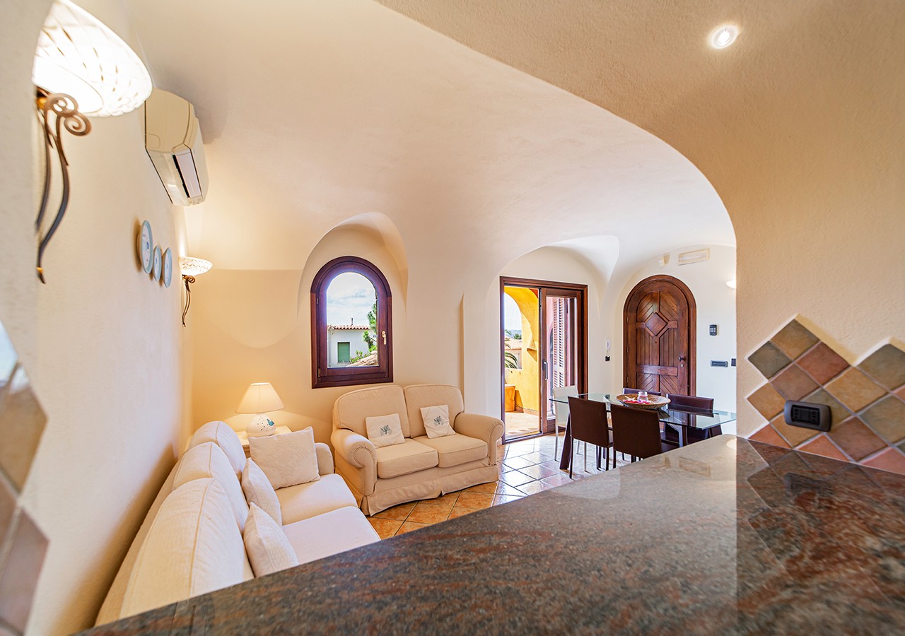 50-la-maddalena-affitto-immobiliare-murphy-le-pergole-02-soggiorno
