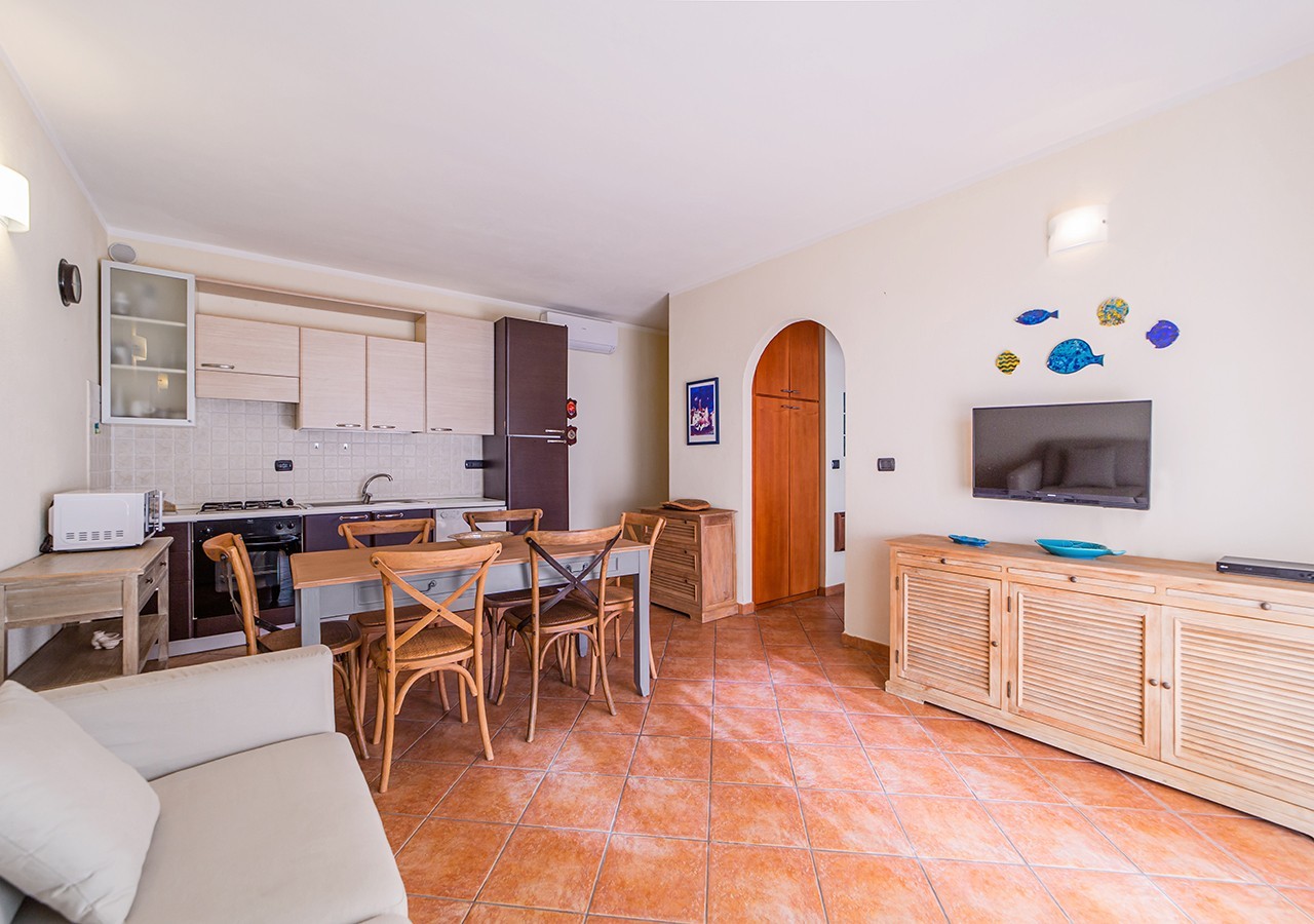 la-maddalena-immobiliare-murphy-bilocale-padule-soggiorno