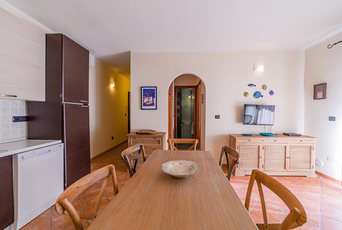 la-maddalena-immobiliare-murphy-bilocale-padule-soggiorno