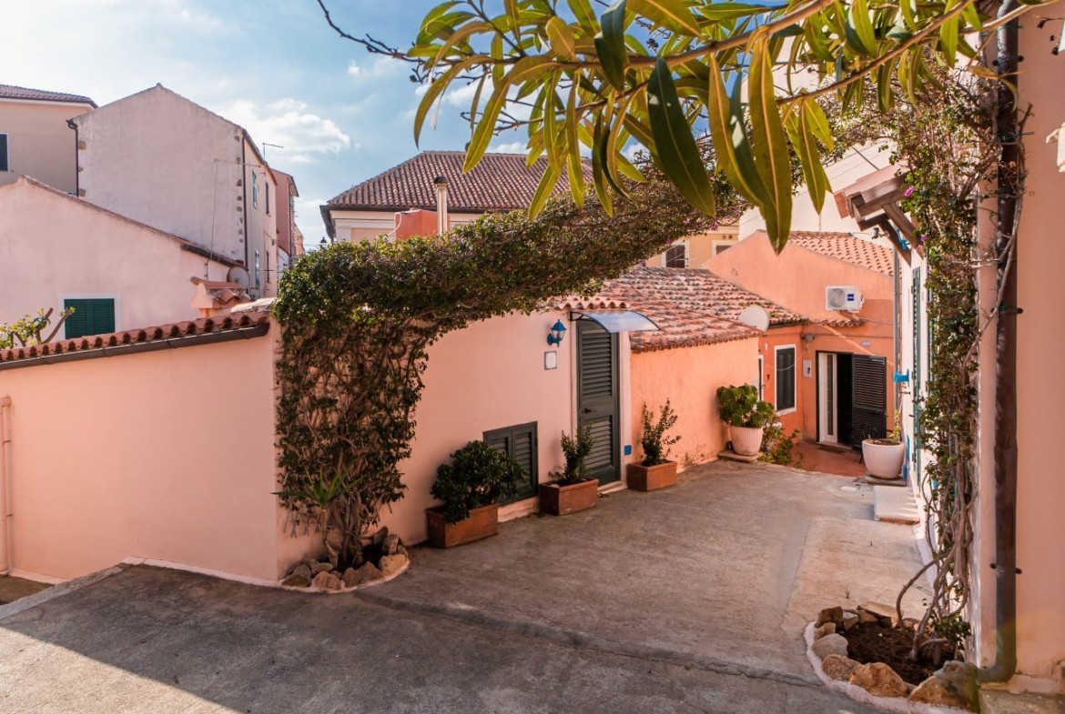 la-maddalena-immobiliare-murphy-monolocale-esterno