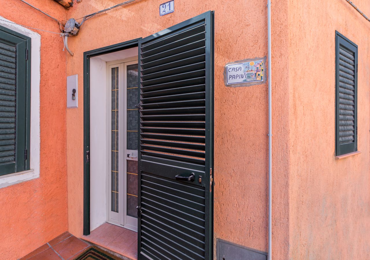 la-maddalena-immobiliare-murphy-monolocale-ingresso