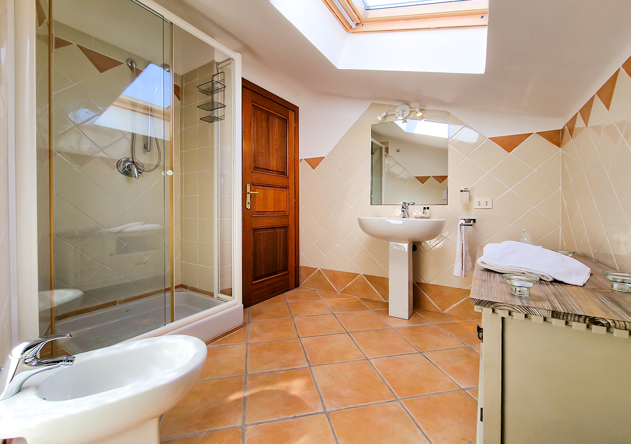 290-la-maddalena-immobiliare-murphy-casa-vacanze-centro-storico-bagno