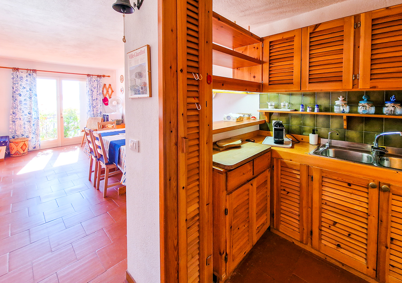 150-la-maddalena-immobiliare-murphy-trilocale-casa-vacanze-soggiorno-cucina
