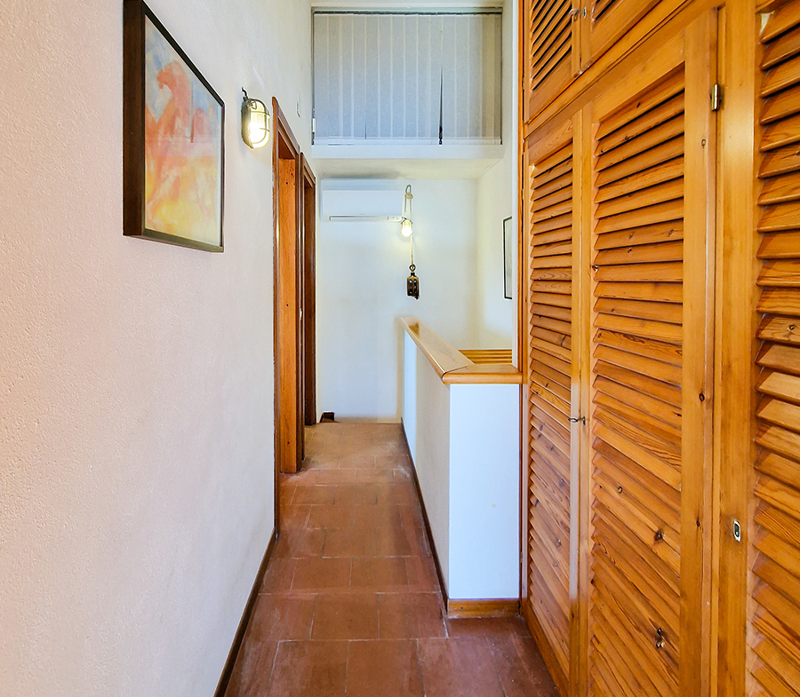 200-la-maddalena-immobiliare-murphy-trilocale-casa-vacanze-corridoio