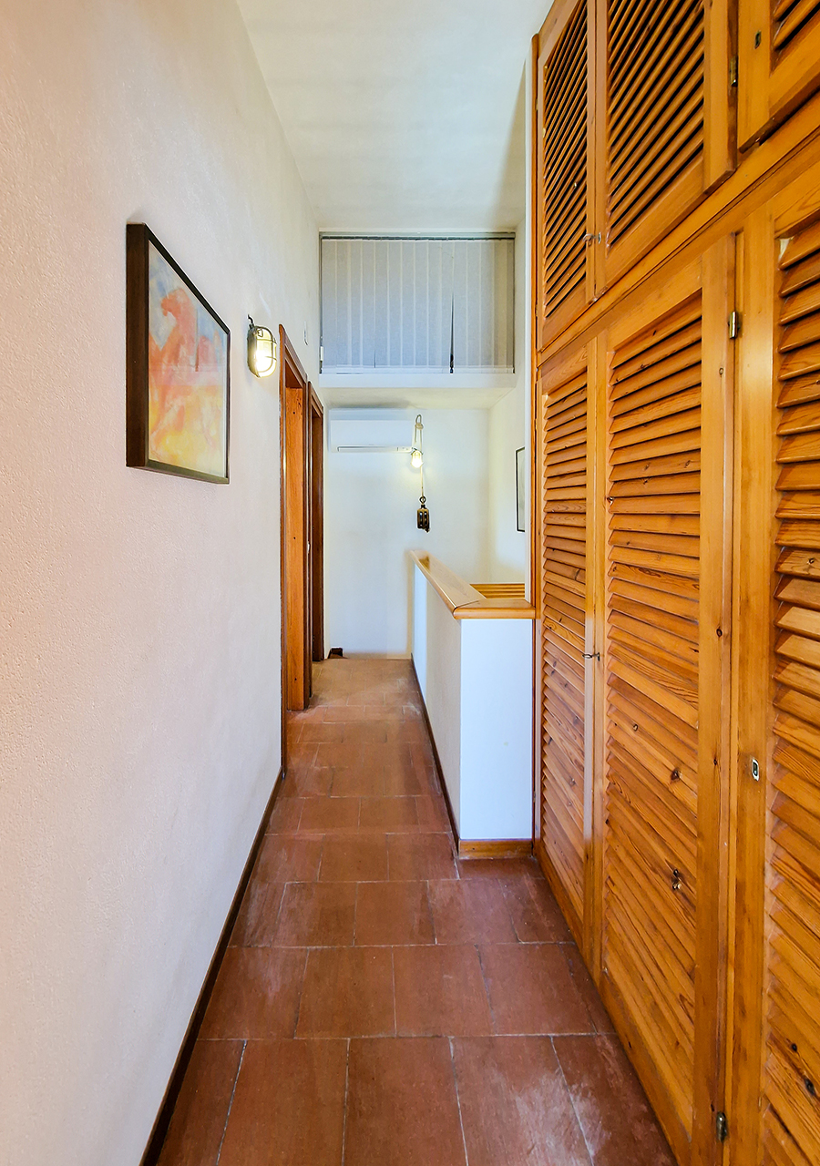 200-la-maddalena-immobiliare-murphy-trilocale-casa-vacanze-corridoio