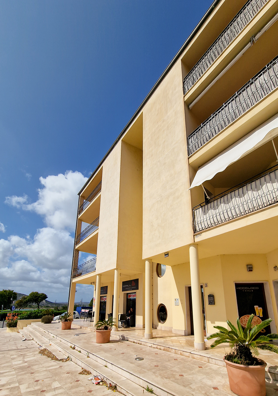 0-La-maddalena-immobiliare-murphy-bilocale-aldo-moro-02-esterno