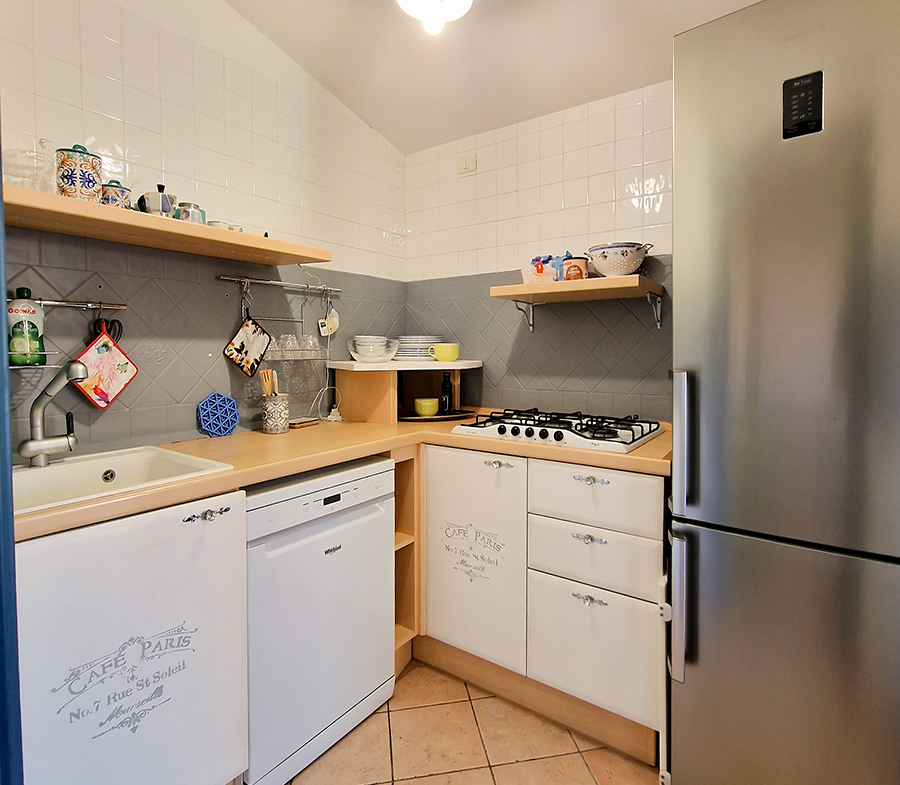 50-La-maddalena-immobiliare-murphy-bilocale-aldo-moro-02-angolo-cottura