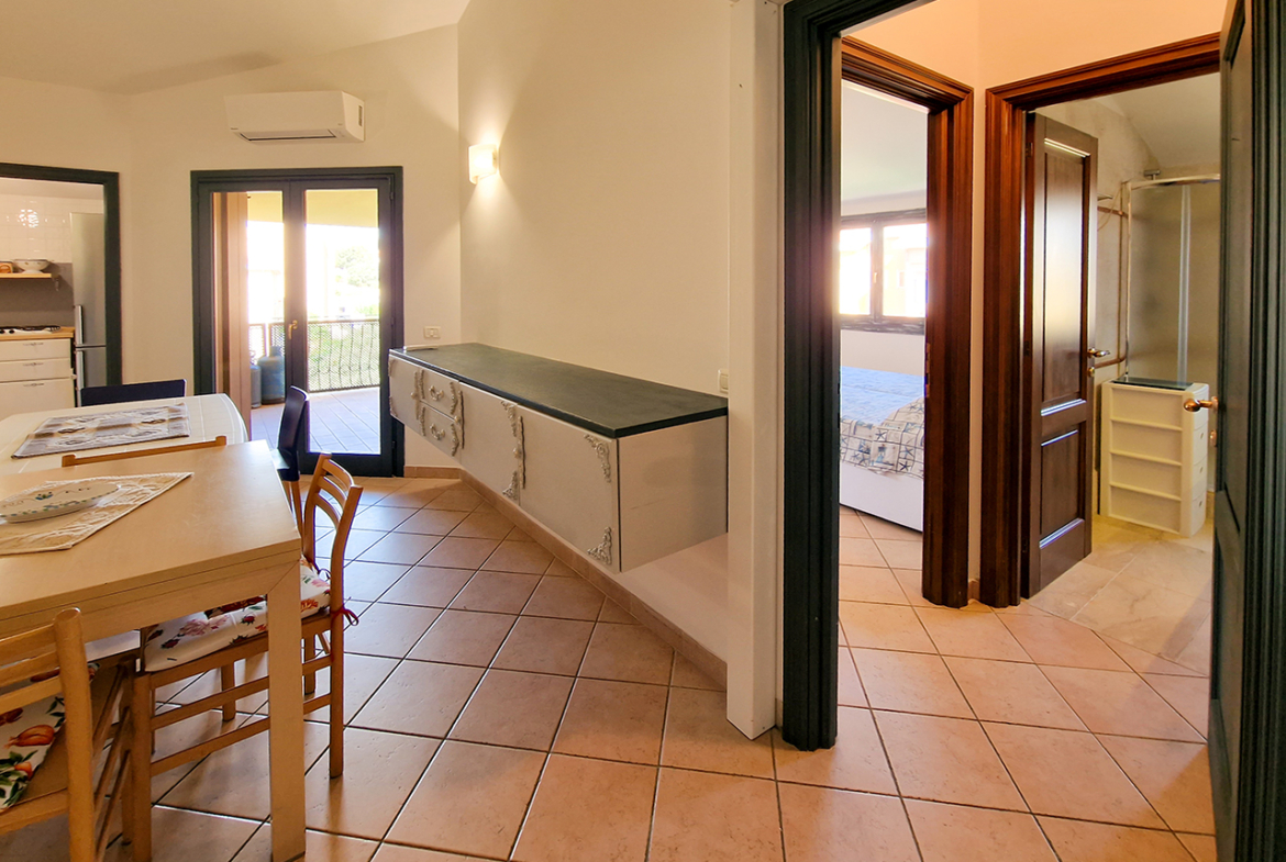 70-La-maddalena-immobiliare-murphy-bilocale-aldo-moro-02-vista-camera