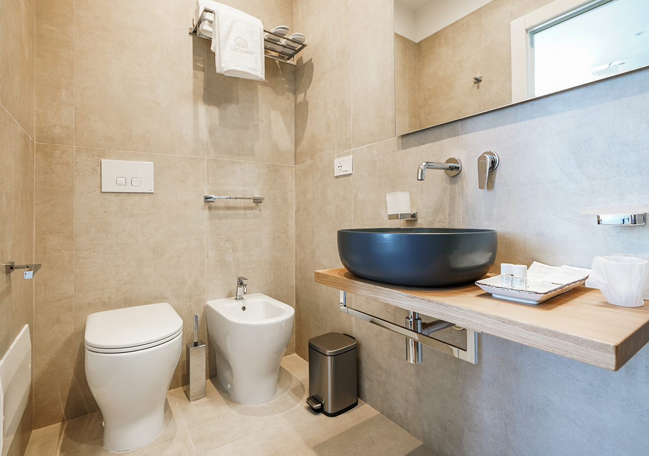 50-la-maddalena-immobiliare-murphy-ad-oriente-caprera-bagno