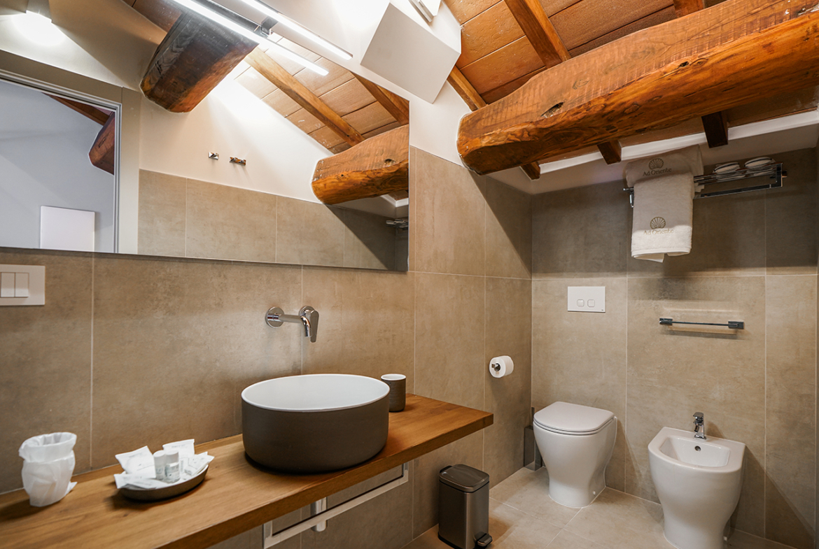 60-la-maddalena-immobiliare-murphy-ad-oriente-spargi-bagno